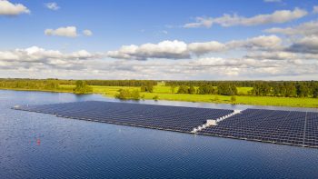 Drijvend zonnepark op zandwinplas