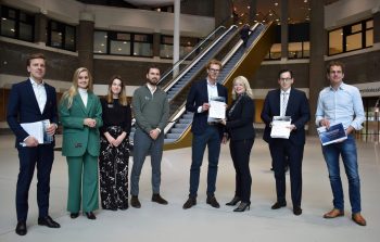 Alliantie Zon biedt petitie aan bij Tweede Kamer