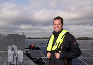 Willem bij een drijvend zonnepark