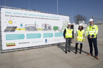 Bezoek aan waterstoffabriek in Oosterwolde