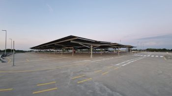 Zonnecarport op parkeerdek in Eindhoven