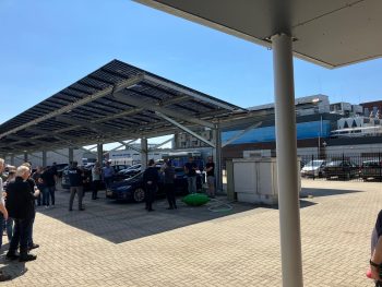 Zonnecarport bij Bit Ede feestelijk geopeond