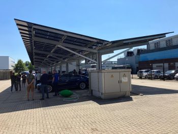 Carport met zonnepanelen