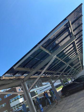 Zonnecarport bij BIT Ede